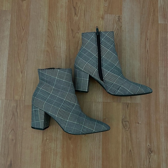 Cute boots - Picture 3 of 5